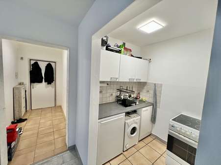 Abgetrennte Küche mit Blick in die Diele - Etagenwohnung in 82515 Wolfratshausen mit 37m² kaufen