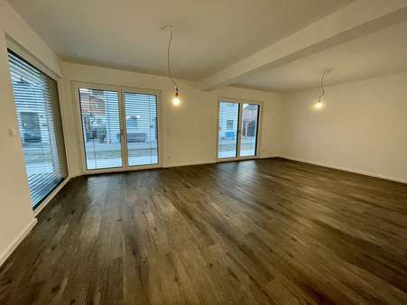 Wohnzimmer - Doppelhaushälfte in 83670 Bad Heilbrunn mit 148m² kaufen