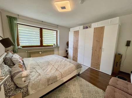 Schlafzimmer mit Morgensonne - Etagenwohnung in 82538 Geretsried mit 72m² kaufen