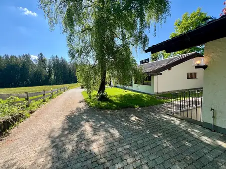 Kapitalanleger aufgepasst: Bungalow mit gr. Grundstück in einmaliger Lage zum späteren Selbstbezug