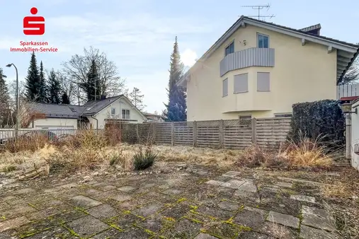 Sonniges Südgrundstück mit einer Baugenehmigung für zwei DHH in ruhiger Lage 