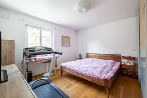 Schlafzimmer - Erdgeschosswohnung in 85635 Höhenkirchen-Siegertsbrunn mit 99m² kaufen