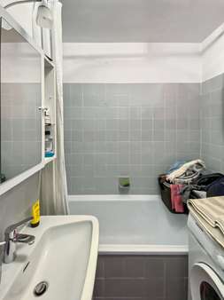 Badezimmer - Etagenwohnung in 80992 München mit 30m² kaufen