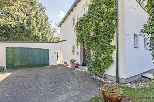 Eingangsbereich und Garage - Stadthaus in 81669 München mit 141m² kaufen