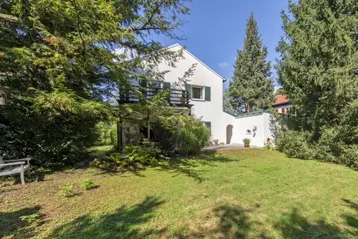 Freistehendes Einfamilienhaus mit ca. 770 m² Grund