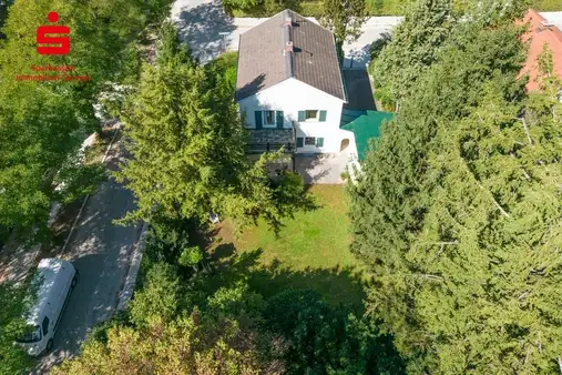 Freistehendes Einfamilienhaus mit ca. 770 m² Grund