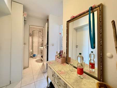 Diele Diele - Erdgeschosswohnung in 81477 München mit 49m² kaufen