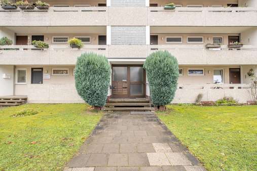 Hauseingang - Erdgeschosswohnung in 80993 München mit 77m² kaufen