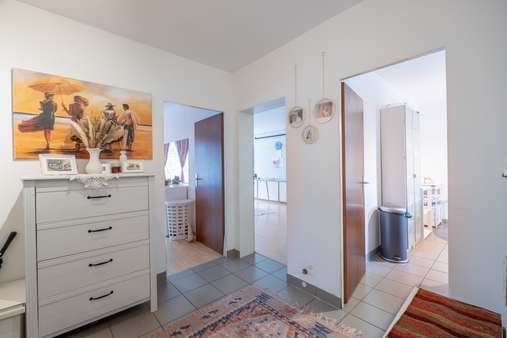 Flur - Erdgeschosswohnung in 80993 München mit 77m² kaufen