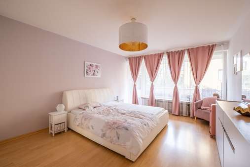 Schlafzimmer - Erdgeschosswohnung in 80993 München mit 77m² kaufen