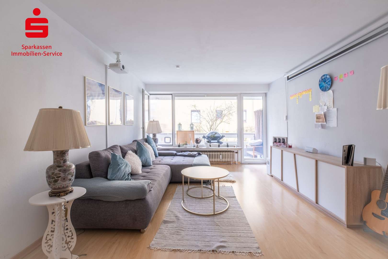Wohnzimmer - Erdgeschosswohnung in 80993 München mit 77m² kaufen