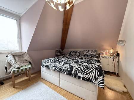 Schlafzimmer - Dachgeschosswohnung in 80999 München mit 50m² kaufen