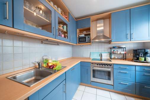Küche mit Fenster - Erdgeschosswohnung in 81927 München mit 80m² kaufen