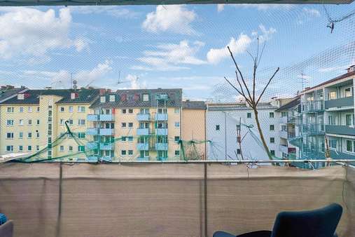 Ausblick Balkon - Etagenwohnung in 81539 München mit 61m² als Kapitalanlage kaufen