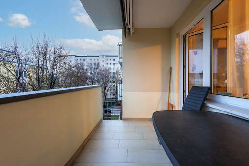 Süd-Loggia erreichbar über WZ - Etagenwohnung in 81673 München mit 85m² kaufen