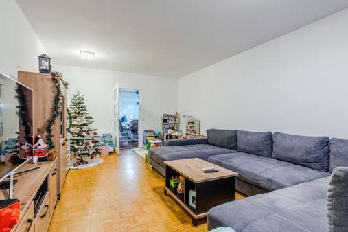 Wohnzimmer - Etagenwohnung in 81673 München mit 85m² kaufen