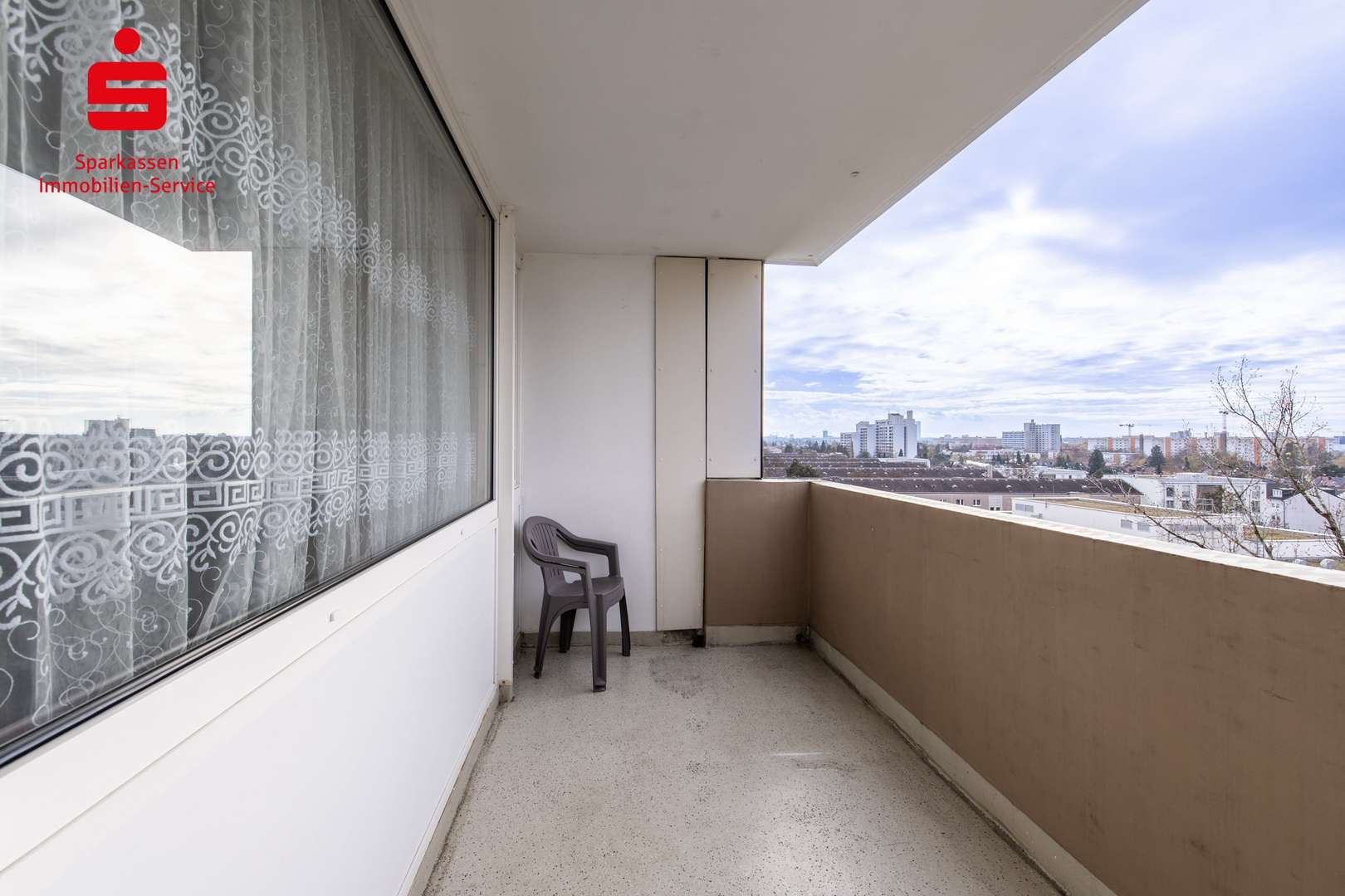 Blick vom Balkon - Etagenwohnung in 80933 München mit 77m² kaufen