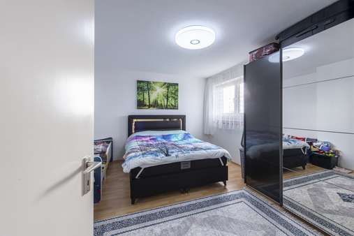 Schlafzimmer - Etagenwohnung in 80933 München mit 77m² kaufen