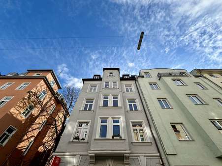Ansicht quer - Wohn- / Geschäftshaus in 80634 München mit 599m² als Kapitalanlage kaufen