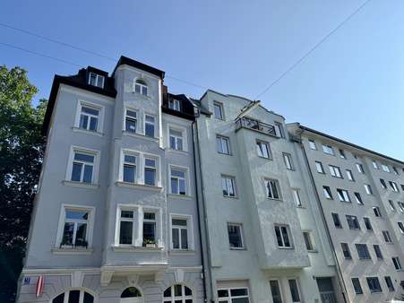 Vordergebäude Fassade - Wohn- / Geschäftshaus in 80634 München mit 599m² als Kapitalanlage kaufen