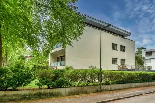 Fußläufig zur Isar: Großzügige Wohnung mit 7 Zimmern und exklusivem Gartenparadies
