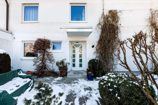 Hauseingang - Doppelhaushälfte in 81827 München mit 150m² als Kapitalanlage kaufen