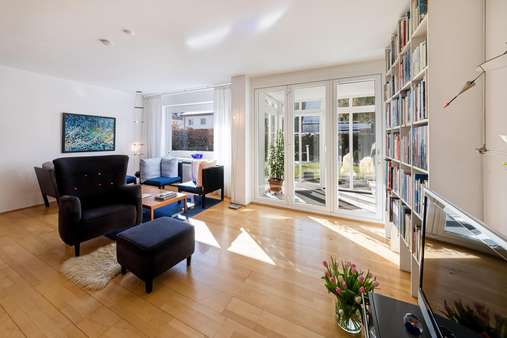 Wohnzimmer - Doppelhaushälfte in 81827 München mit 150m² als Kapitalanlage kaufen