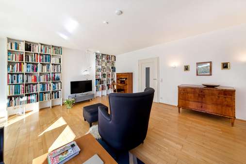Wohnzimmer - Doppelhaushälfte in 81827 München mit 150m² als Kapitalanlage kaufen
