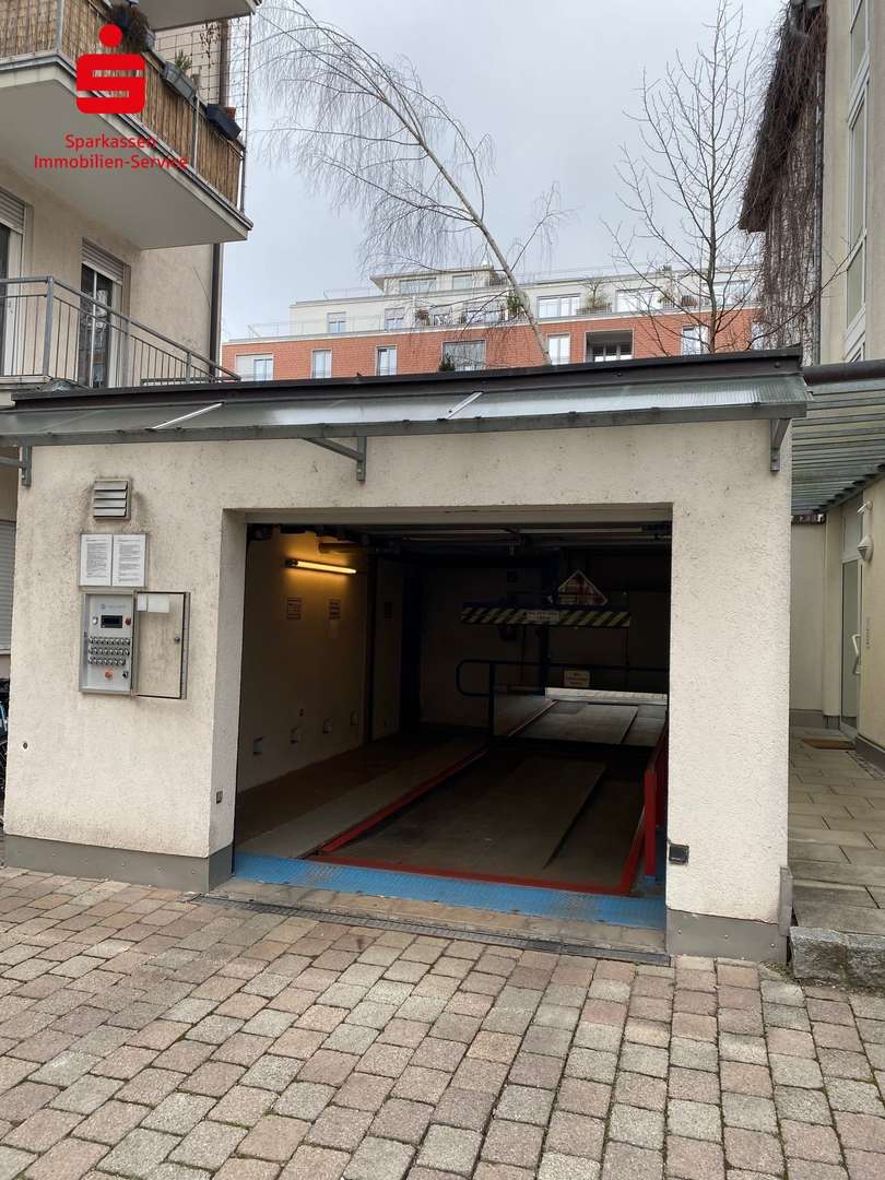 Einfahrt geöffnet -  in 81541 München mit 0m² mieten