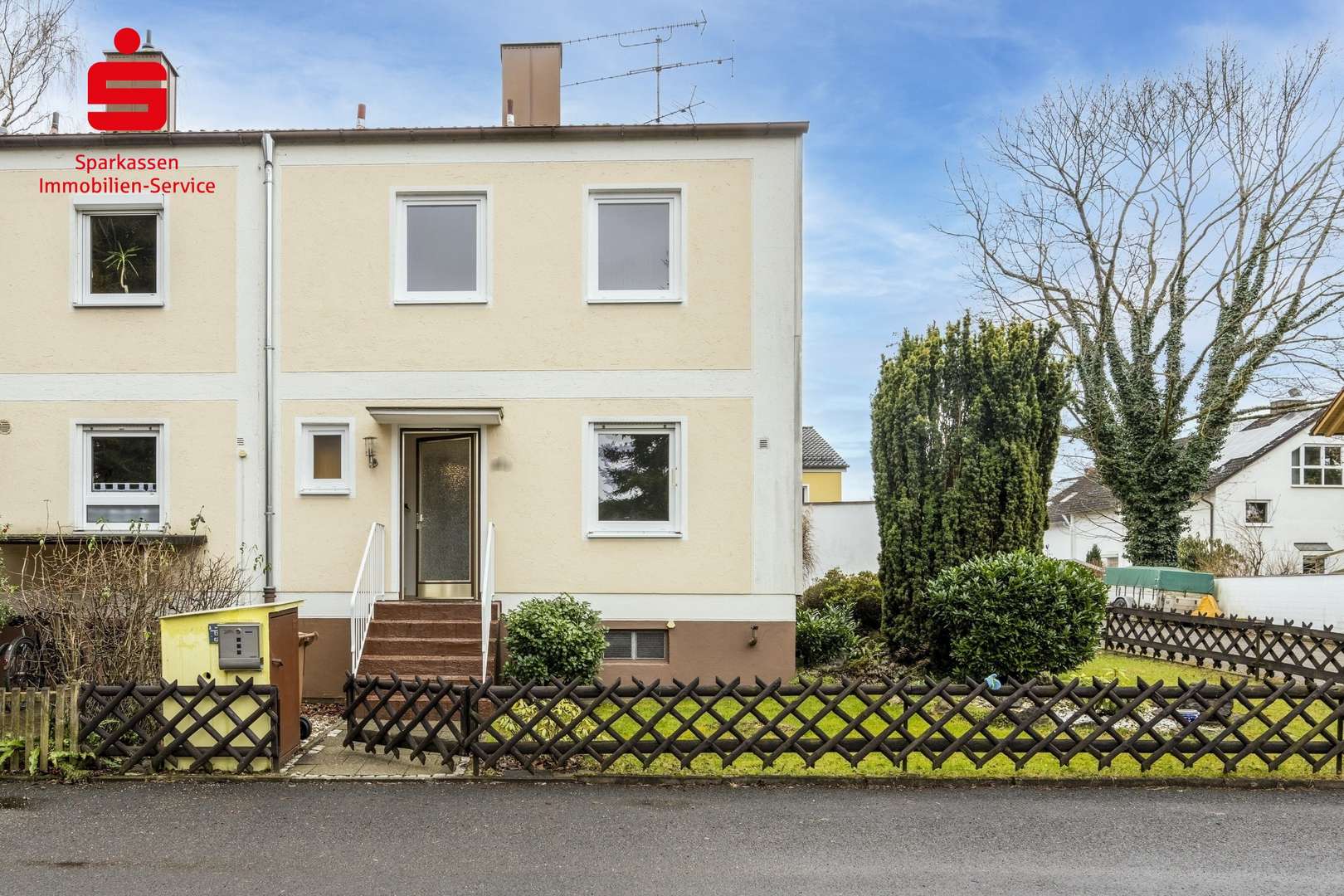 Hausansicht - Reiheneckhaus in 82194 Gröbenzell mit 110m² kaufen