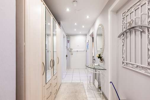 Flur - Etagenwohnung in 81475 München mit 74m² kaufen