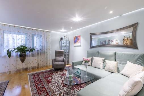 Wohnzimmer - Etagenwohnung in 81475 München mit 74m² kaufen