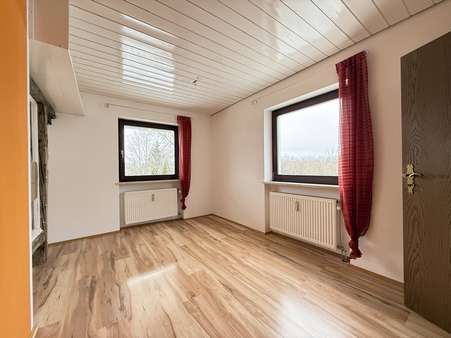 Essbereich an Wohnzimmer - Etagenwohnung in 85614 Kirchseeon mit 116m² kaufen