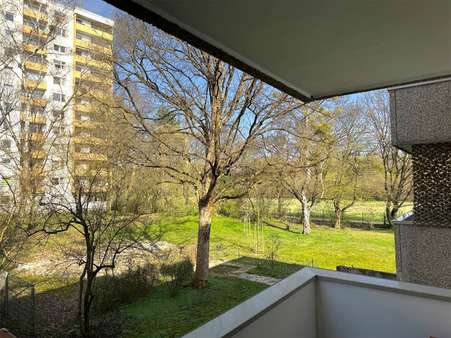 Blick vom Balkon - Etagenwohnung in 80993 München mit 38m² kaufen