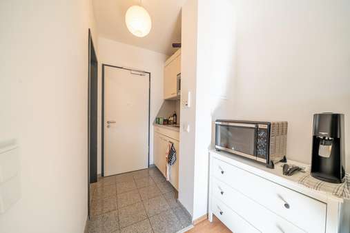 Entrée mit Küchenzeile - Appartement in 80687 München mit 21m² als Kapitalanlage kaufen