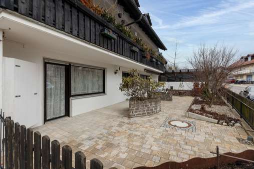 Terrasse - Erdgeschosswohnung in 82276 Adelshofen mit 114m² kaufen