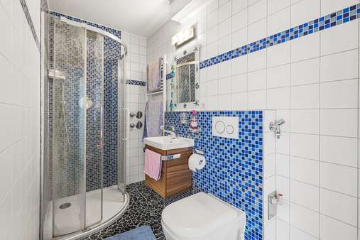 Badezimmer Apartment - Erdgeschosswohnung in 82276 Adelshofen mit 114m² kaufen