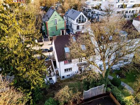 Blick in den Garten - Einfamilienhaus in 80802 München mit 242m² kaufen