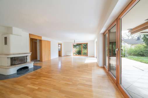 Wohnzimmer EG 1 - Einfamilienhaus in 82229 Seefeld mit 262m² kaufen