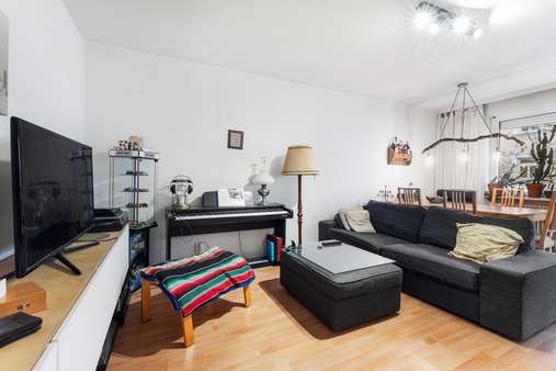 Wohnzimmer - Etagenwohnung in 80636 München mit 42m² kaufen