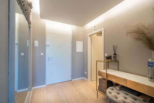 Geräumiger Eingangsbereich - Etagenwohnung in 81927 München mit 58m² kaufen