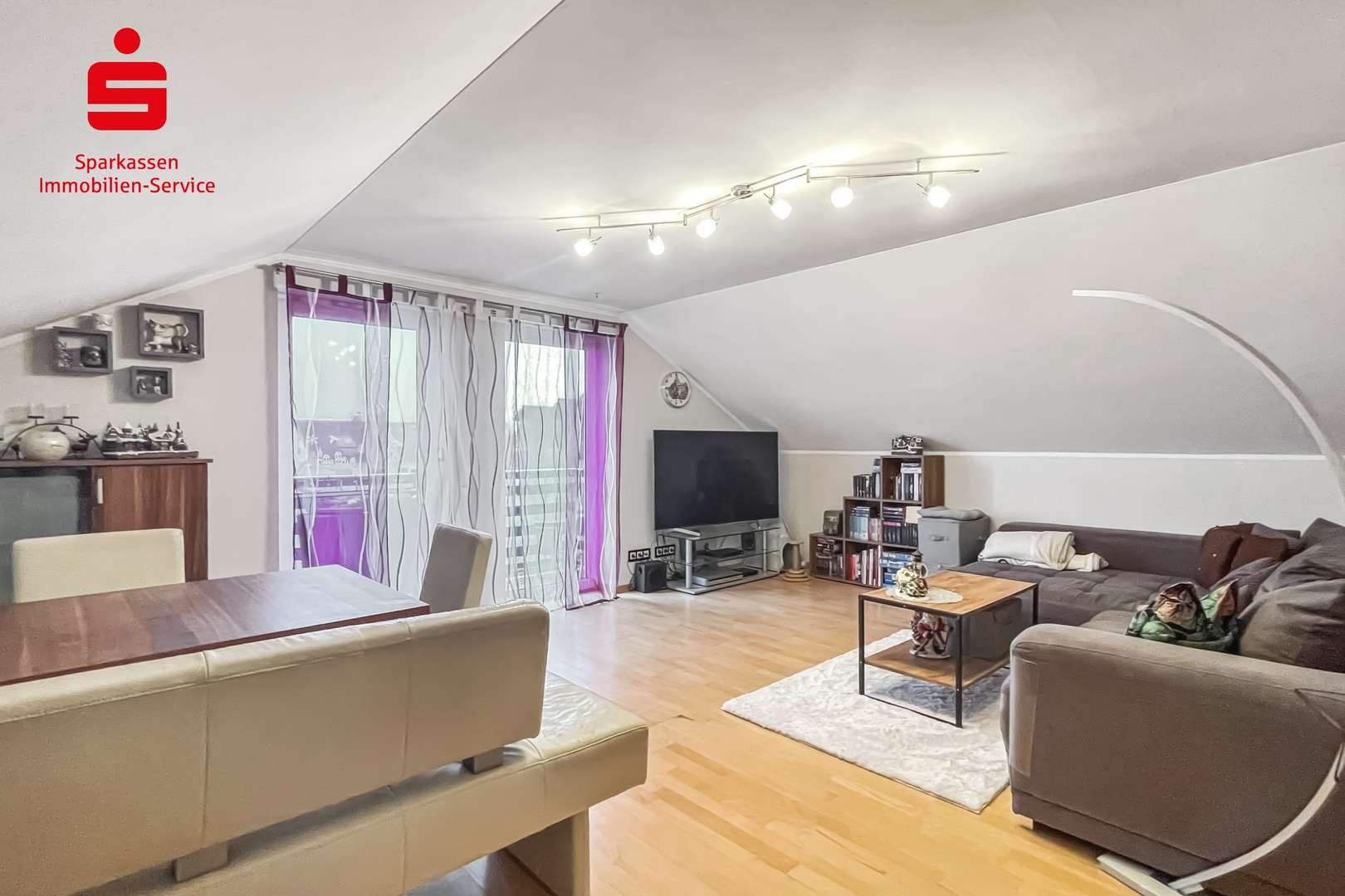 Wohnraum Wohnraum - Dachgeschosswohnung in 85386 Eching mit 97m² kaufen