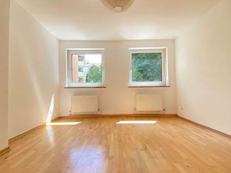 Schlafzimmer Schlafzimmer - Erdgeschosswohnung in 81245 München mit 85m² kaufen