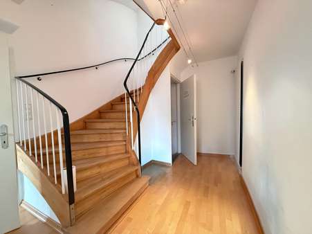 Diele und Eingangsbereich EG - Doppelhaushälfte in 82110 Germering mit 115m² kaufen