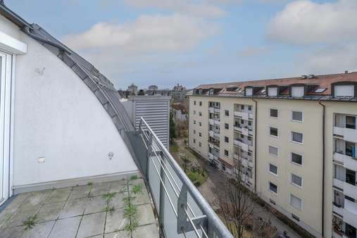 Loggia - Dachgeschosswohnung in 80687 München mit 53m² kaufen