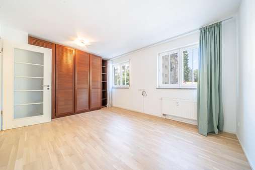 Schlafzimmer Schlafzimmer - Erdgeschosswohnung in 80807 München mit 90m² kaufen