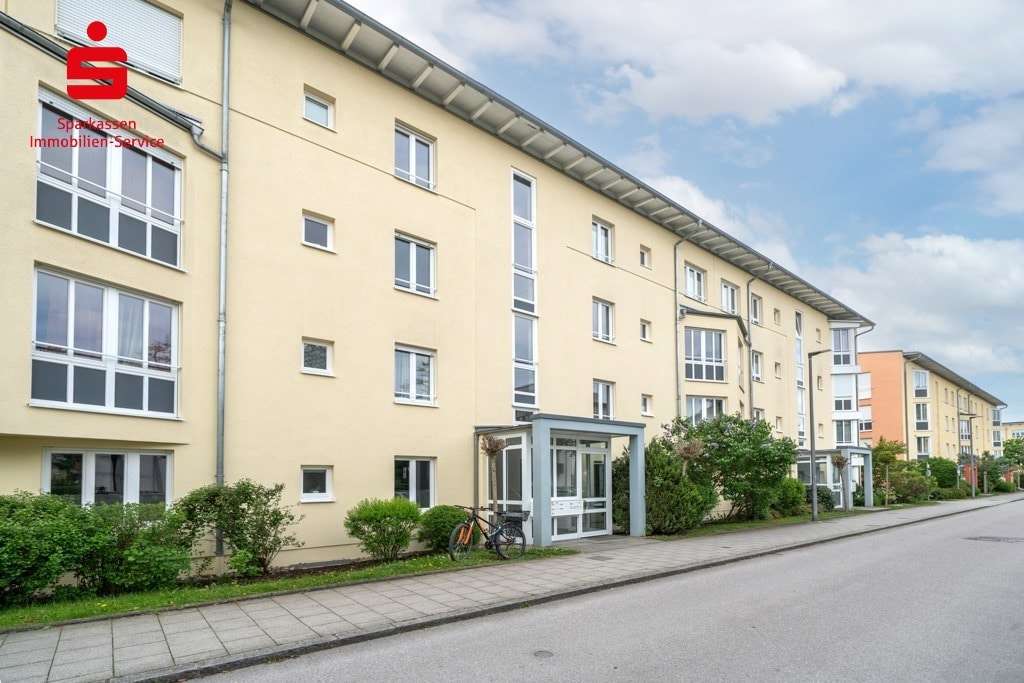 Hausansicht - Erdgeschosswohnung in 81827 München mit 90m² kaufen
