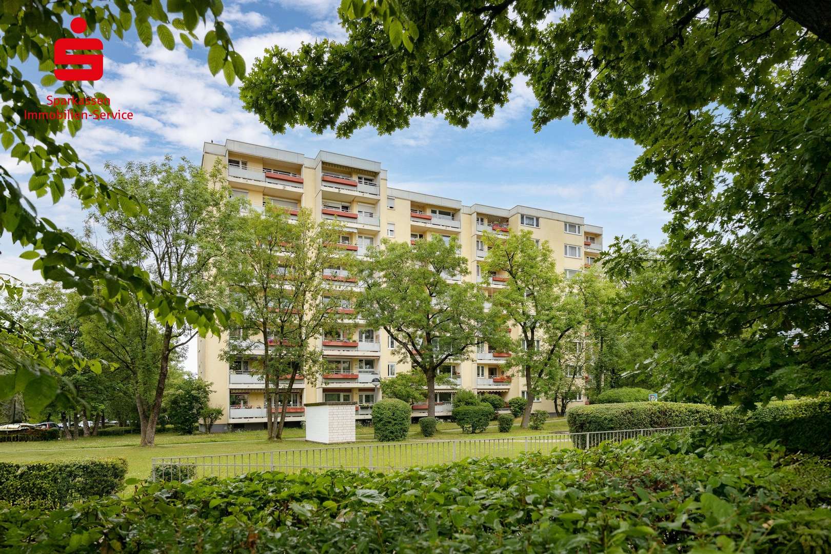 Gebäudeansicht Gebäudeansicht - Etagenwohnung in 80995 München mit 78m² kaufen