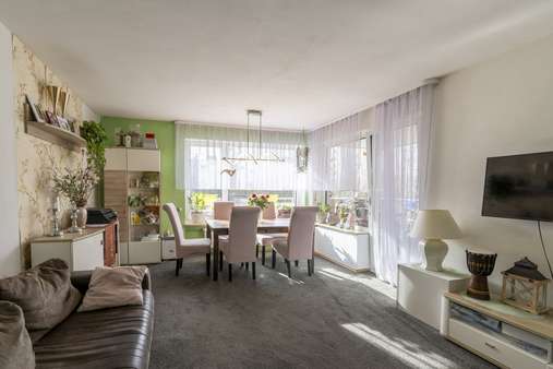 Wohnzimmer - Etagenwohnung in 82110 Germering mit 78m² kaufen