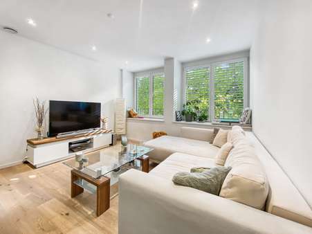 Wohnzimmer - Etagenwohnung in 86150 Augsburg mit 73m² kaufen